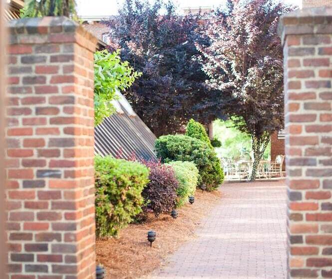 בית מלון כפרי The Historic Brookstown Inn, Trademark Collection By Wyndham