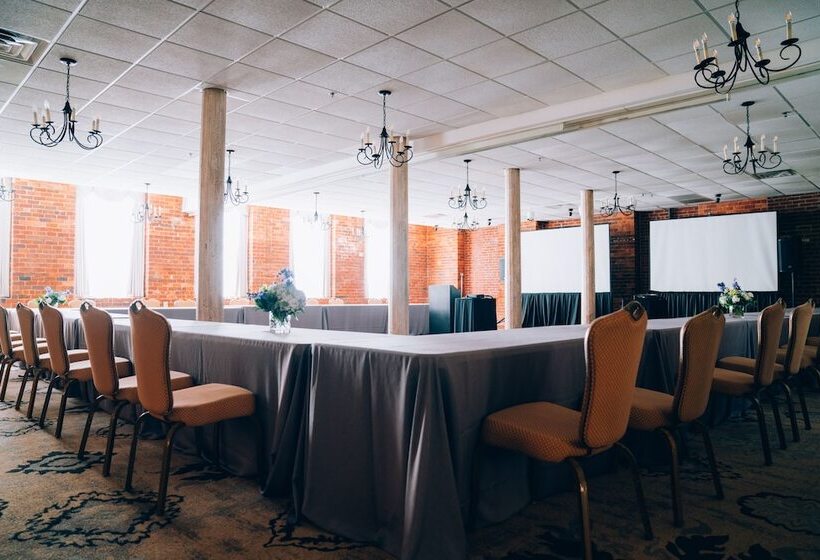 בית מלון כפרי The Historic Brookstown Inn, Trademark Collection By Wyndham