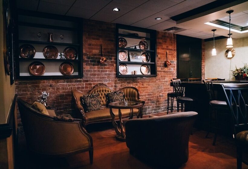 בית מלון כפרי The Historic Brookstown Inn, Trademark Collection By Wyndham