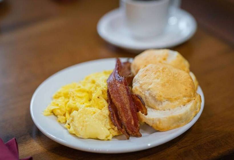 בית מלון כפרי The Historic Brookstown Inn, Trademark Collection By Wyndham