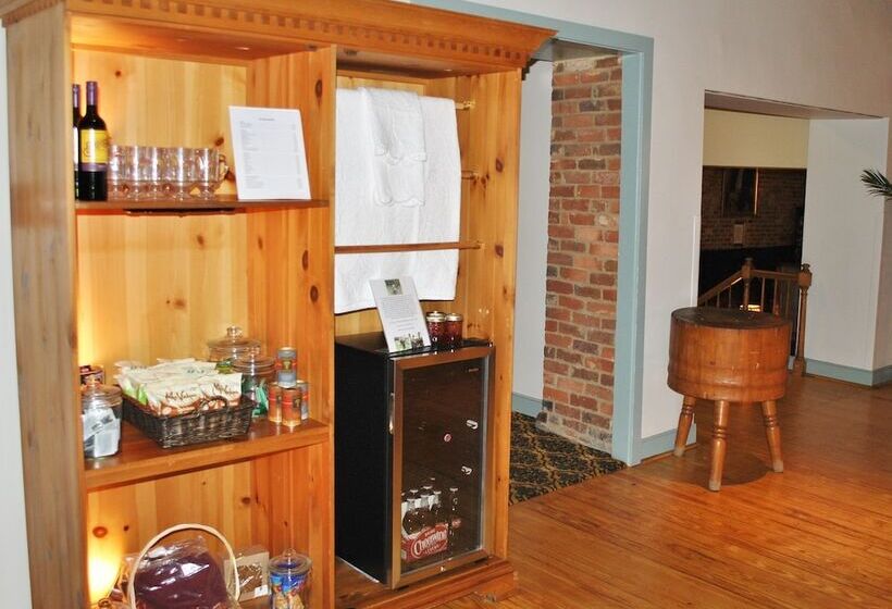 בית מלון כפרי The Historic Brookstown Inn, Trademark Collection By Wyndham