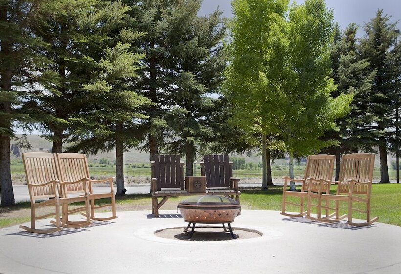 호텔 The Inn At Tomichi Village