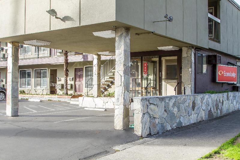 בית מלון כפרי The Vine Inn Davis