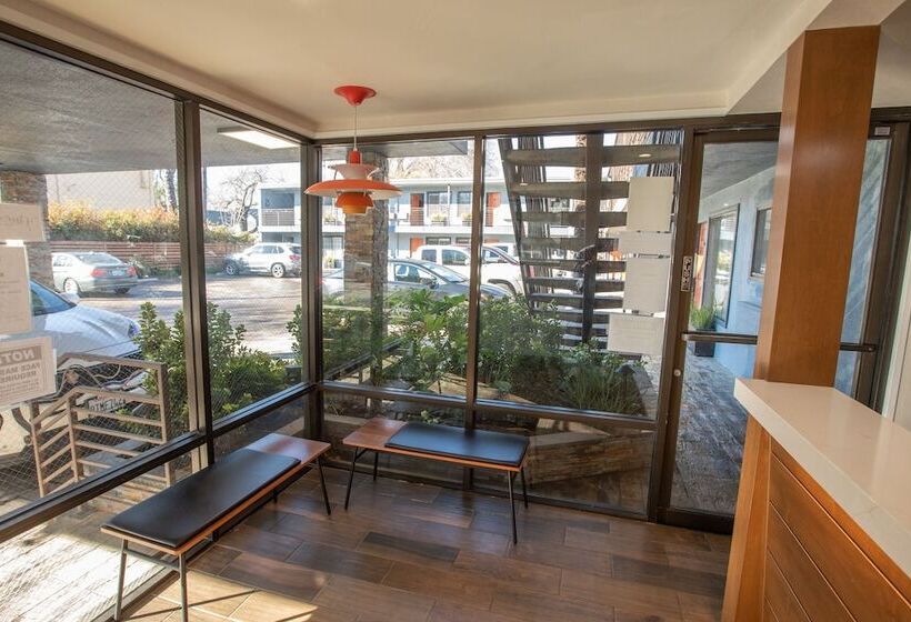 בית מלון כפרי The Vine Inn Davis