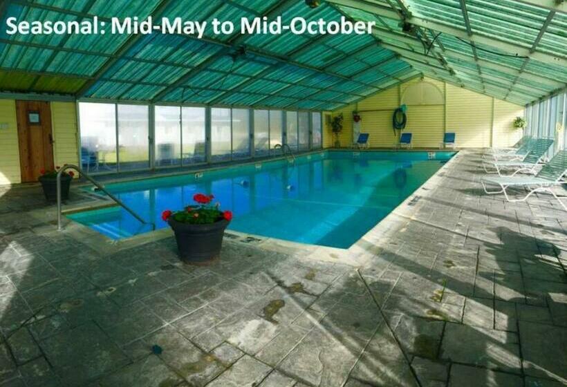 בית מלון כפרי Thunderbird Inn Of Mackinaw City