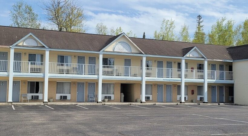 酒店 Thunderbird Inn Of Mackinaw City