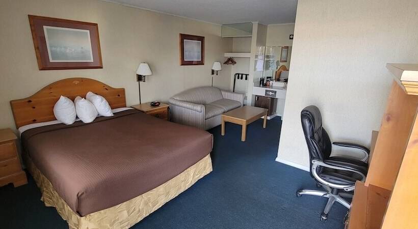 هتل Thunderbird Inn Of Mackinaw City
