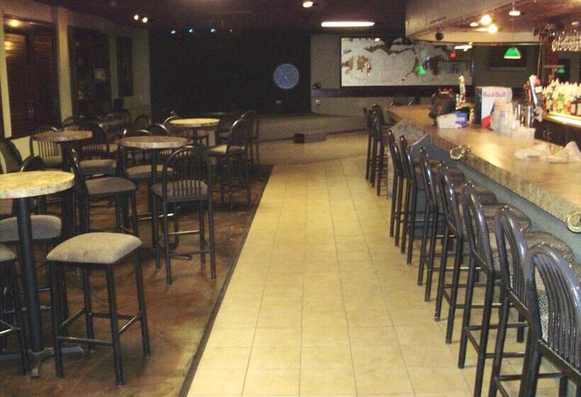 فندق Trade Winds Central Inn