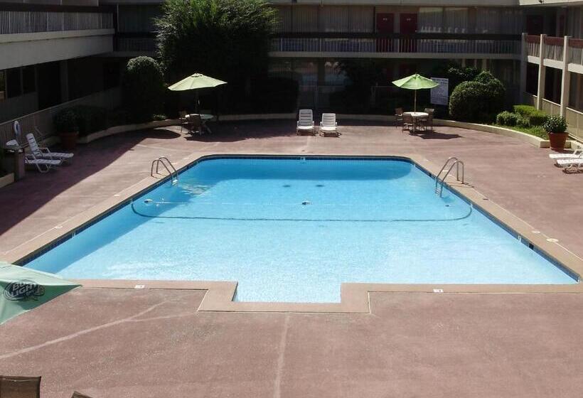 فندق Trade Winds Central Inn