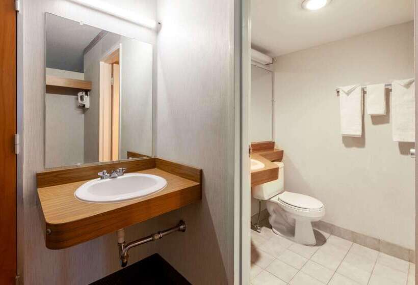 فندق Travelodge By Wyndham Cleveland Airport