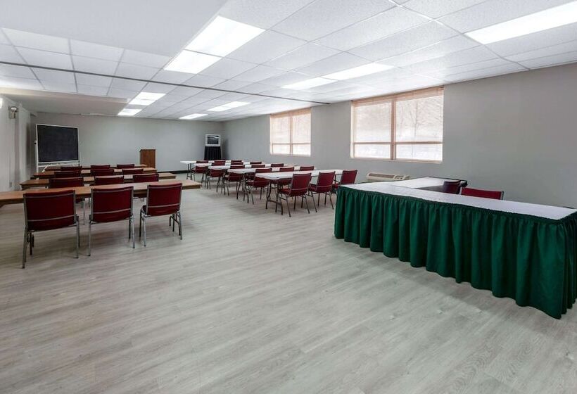 فندق Travelodge By Wyndham Cleveland Airport