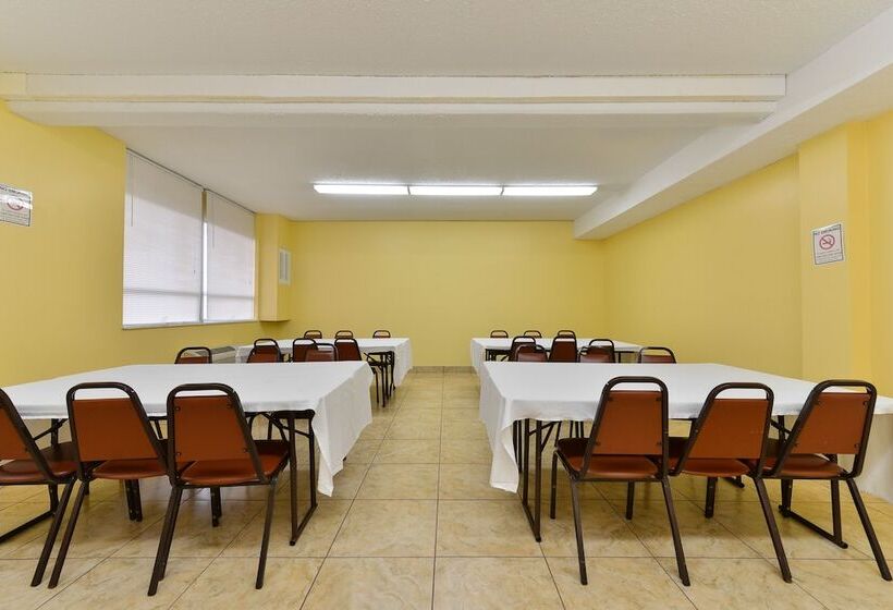 فندق Travelodge By Wyndham Cleveland Airport