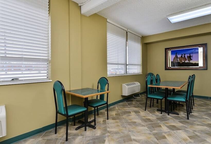 فندق Travelodge By Wyndham Cleveland Airport