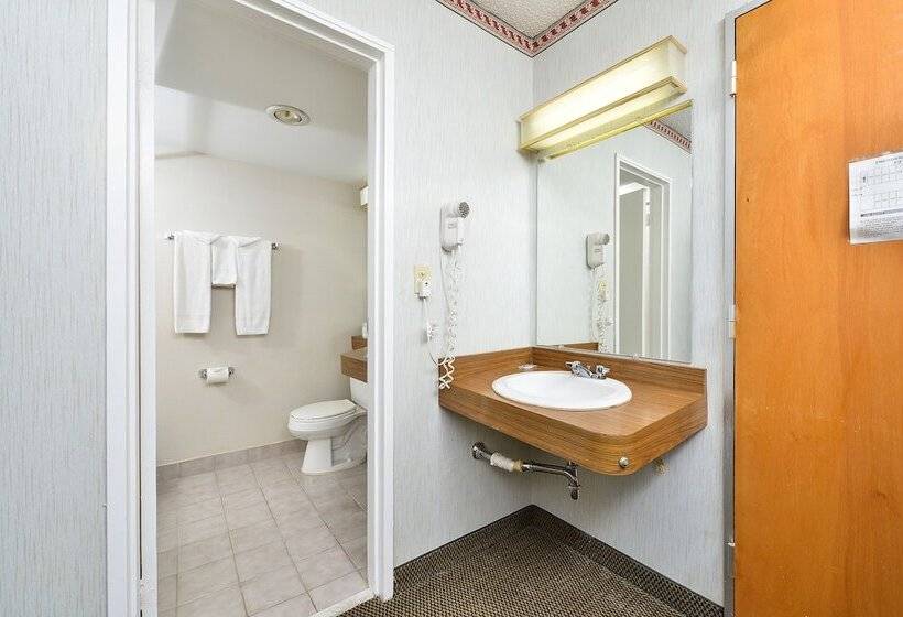 فندق Travelodge By Wyndham Cleveland Airport