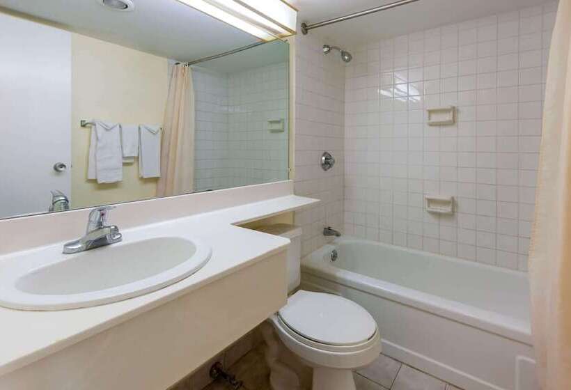 فندق Travelodge By Wyndham Cleveland Airport