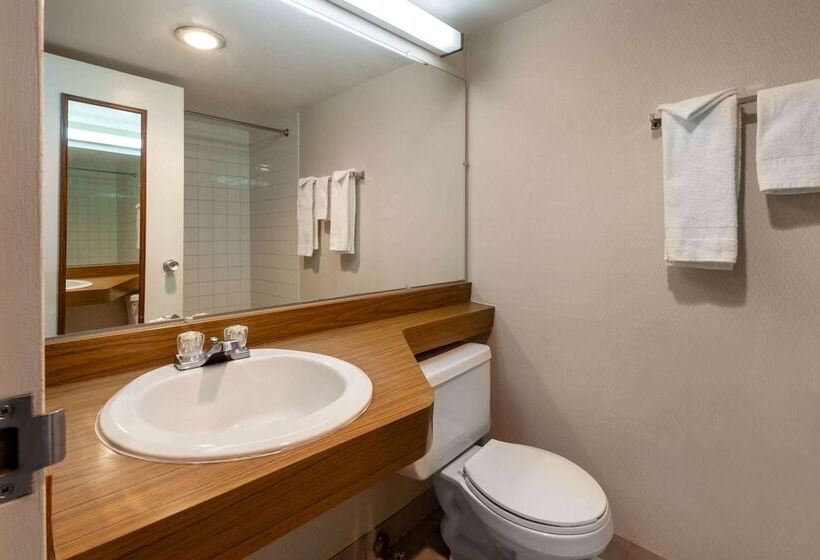 فندق Travelodge By Wyndham Cleveland Airport