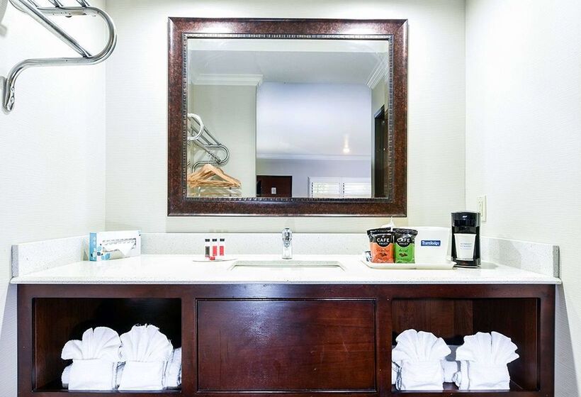 בית מלון כפרי Travelodge By Wyndham Commerce Los Angeles Area