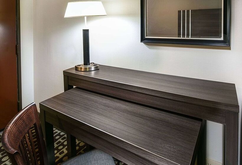 בית מלון כפרי Travelodge By Wyndham Commerce Los Angeles Area