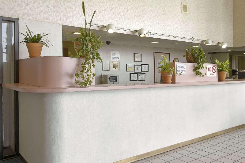 בית מלון כפרי Travelodge By Wyndham Commerce Los Angeles Area