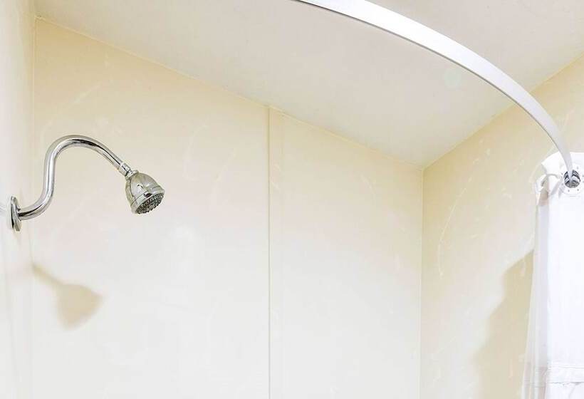 בית מלון כפרי Travelodge By Wyndham Commerce Los Angeles Area