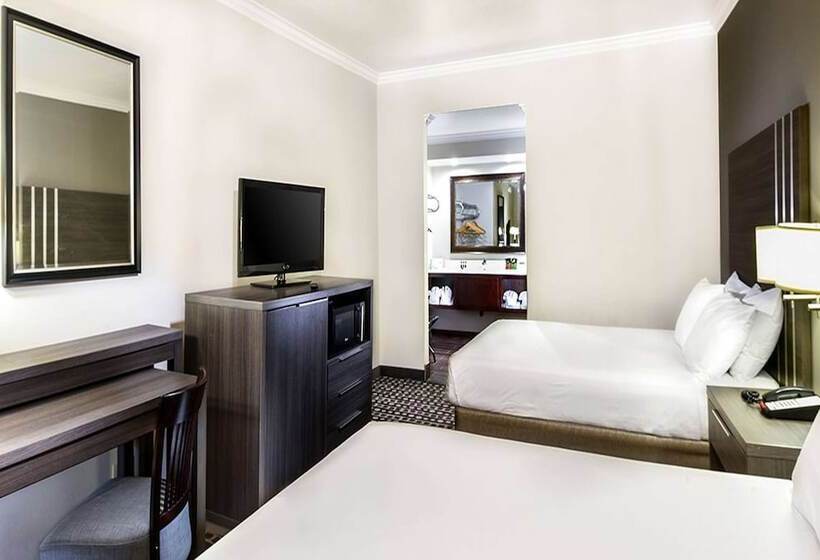 בית מלון כפרי Travelodge By Wyndham Commerce Los Angeles Area