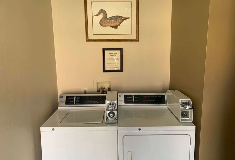 ホテル Days Inn By Wyndham Las Vegas Airport Near The Strip