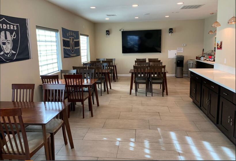 ホテル Days Inn By Wyndham Las Vegas Airport Near The Strip