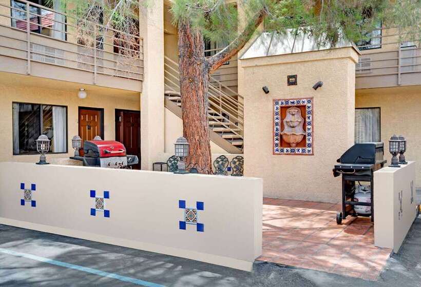 ホテル Days Inn By Wyndham Las Vegas Airport Near The Strip