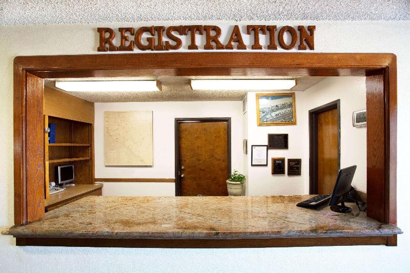 هتل Travelodge By Wyndham Ocean Front