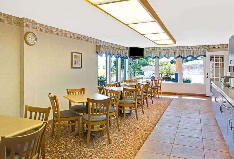בית מלון כפרי Travelodge By Wyndham Rapid City