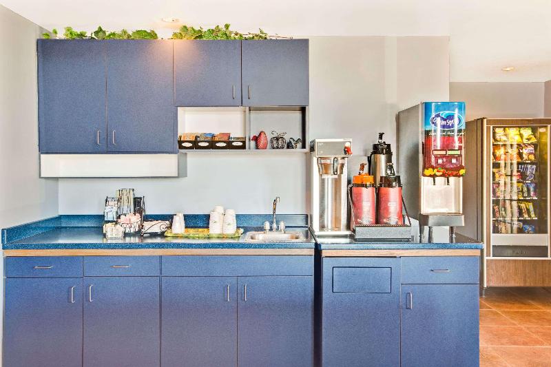 호텔 Travelodge By Wyndham Rapid City