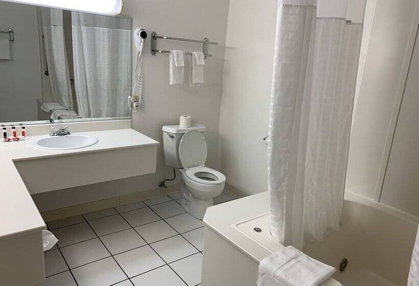 호텔 Travelodge By Wyndham Rapid City