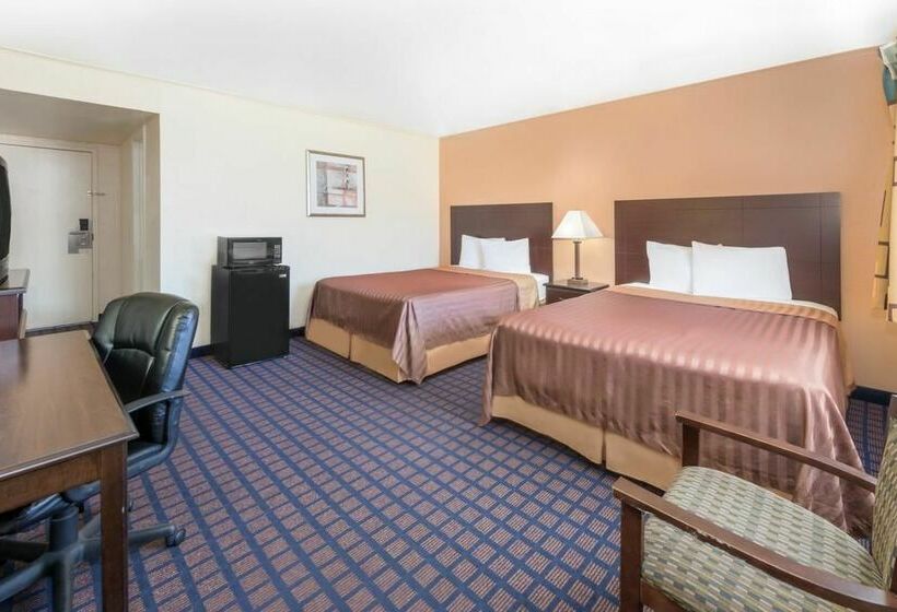 ホテル Travelodge By Wyndham Dodge City