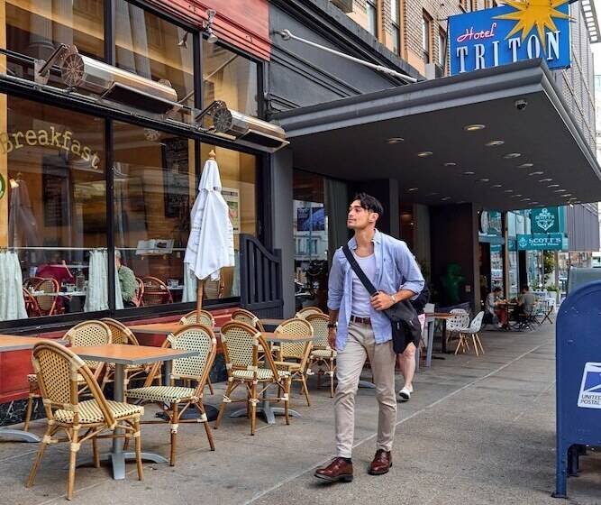 هتل Triton
