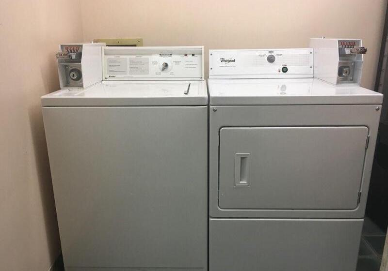 בית מלון כפרי University Inn Duke