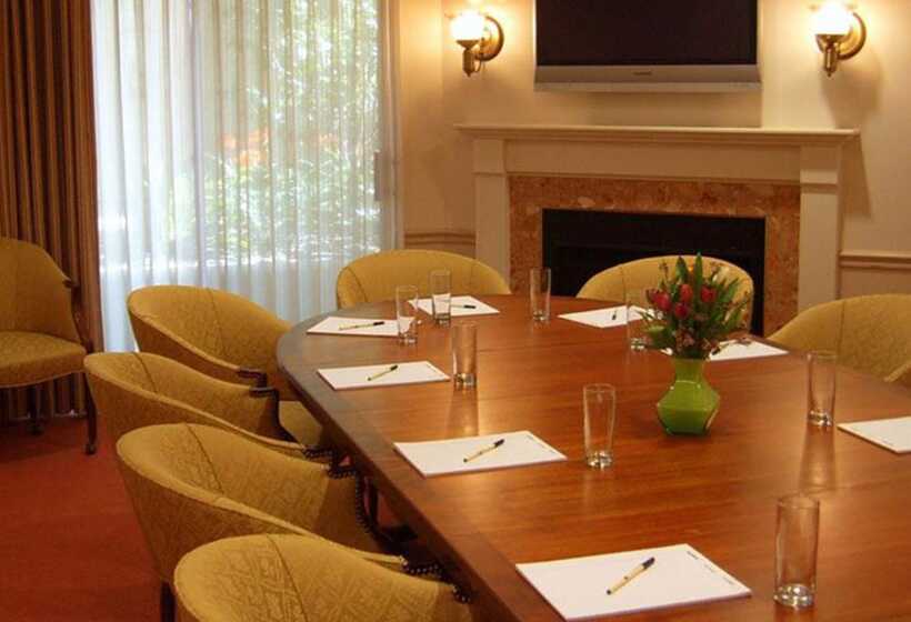 فندق Victorian Inn