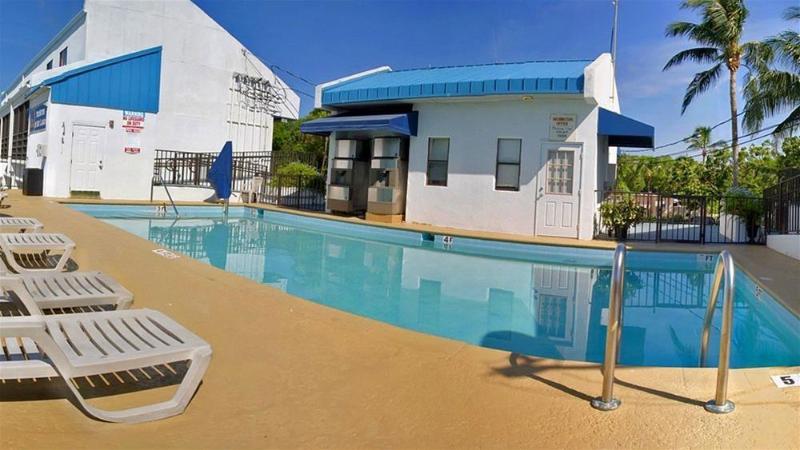 ホテル Waterside Suites & Marina