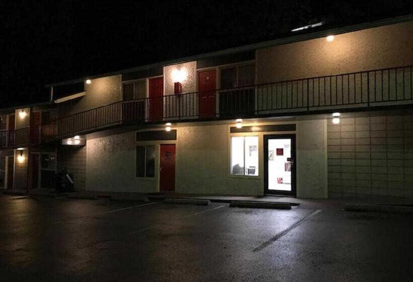 酒店 Zoders Inn And Suites