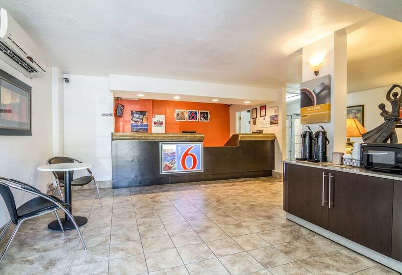 Motel 6 Glendale Az