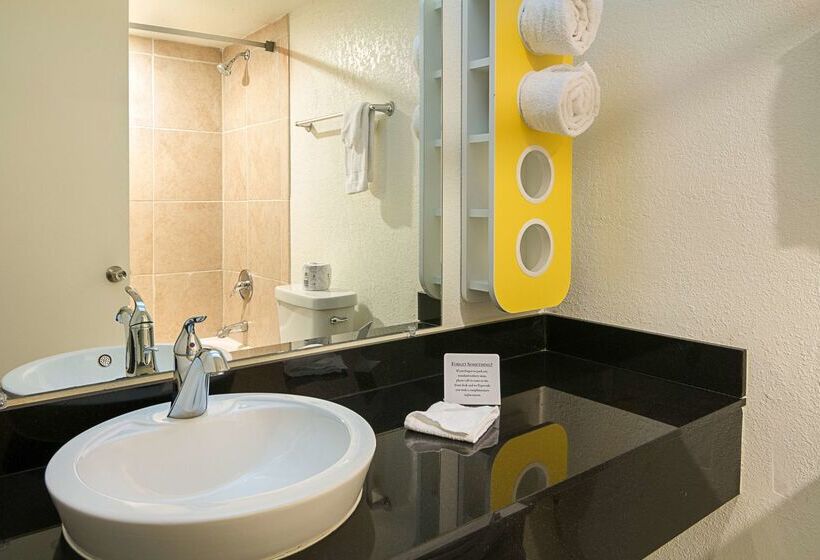 Motel 6 Tampa, Fl   Fairgrounds