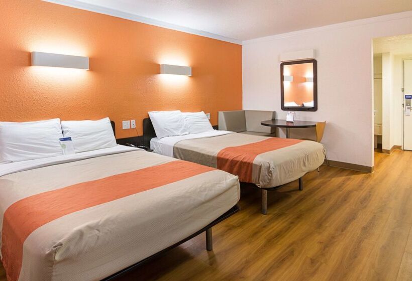 Motel 6 Tampa, Fl   Fairgrounds