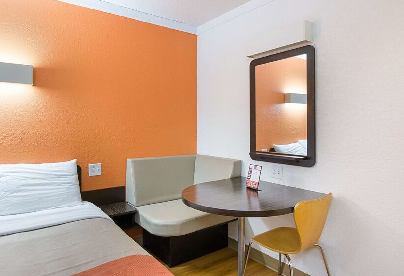 Motel 6 Tampa, Fl   Fairgrounds