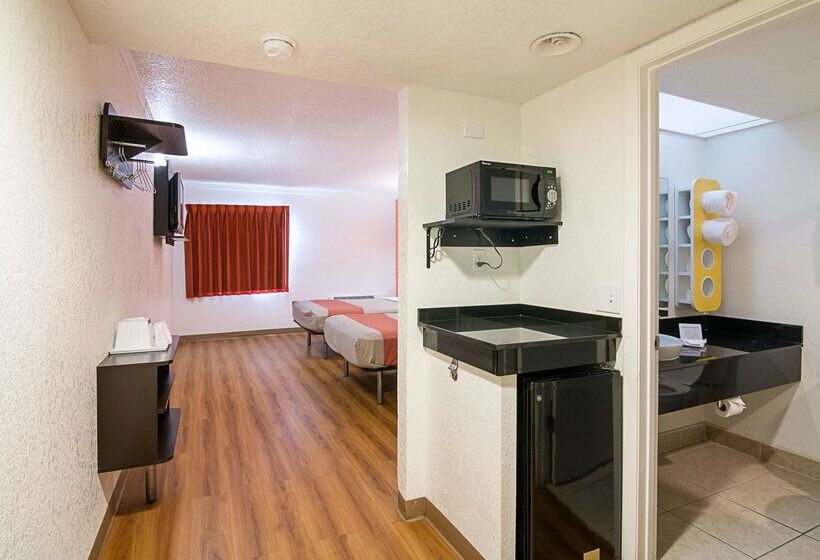 Motel 6 Tampa, Fl   Fairgrounds