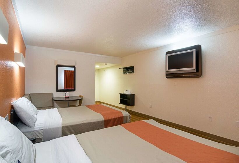 Motel 6 Tampa, Fl   Fairgrounds