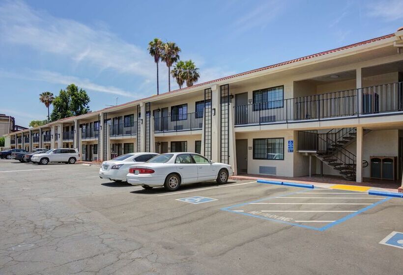 فندق على الطريق Best Western Sandman