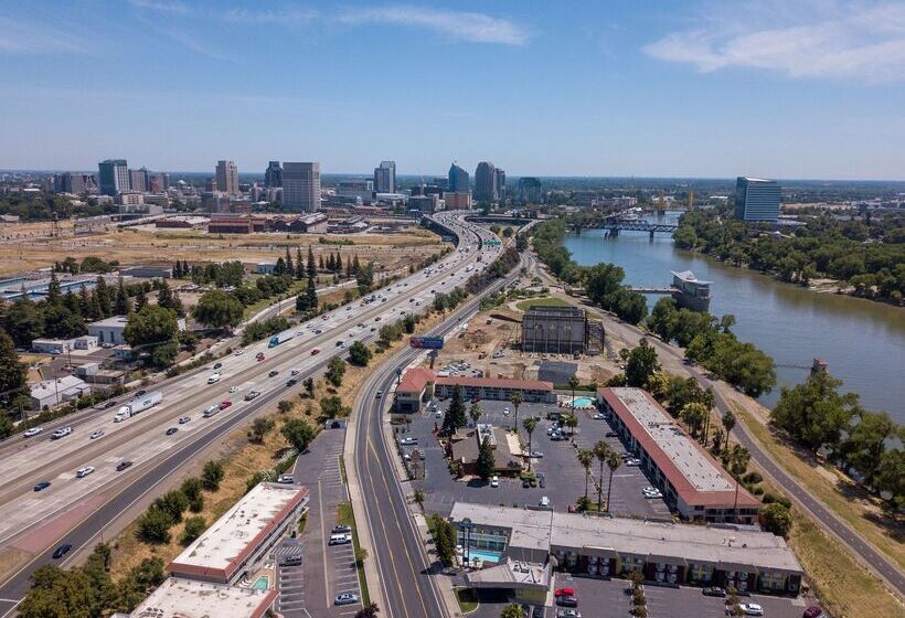 فندق على الطريق Best Western Sandman