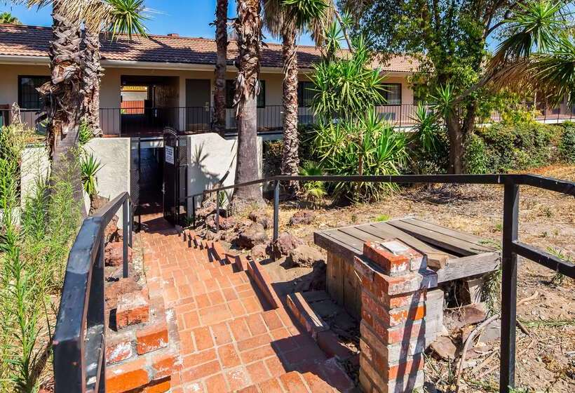 فندق على الطريق Best Western Sandman