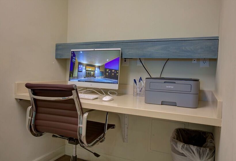 فندق على الطريق Best Western Sandman