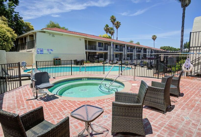 فندق على الطريق Best Western Sandman