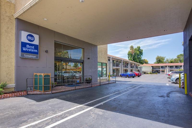 فندق على الطريق Best Western Sandman